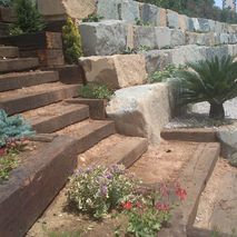 Jardinería Costa escaleras de roca